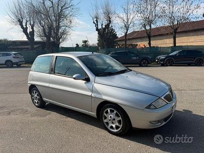 Usata Lancia Ypsilon 60 CV (44 kW) 2002 Grigio Utilitaria