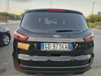 Usata Ford S-MAX Vignale 150 CV (110 kW) 2017 Nero Monovolume