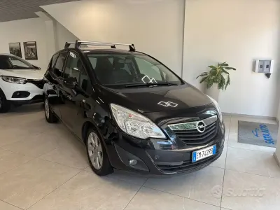 Usata Opel Meriva Cosmo 120 CV (88 kW) 2013 Grigio Monovolume
