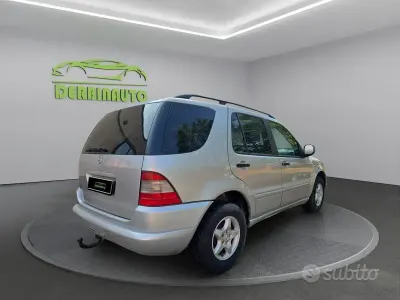 Usata Mercedes ML270 163 CV (119 kW) 2003 Grigio SUV