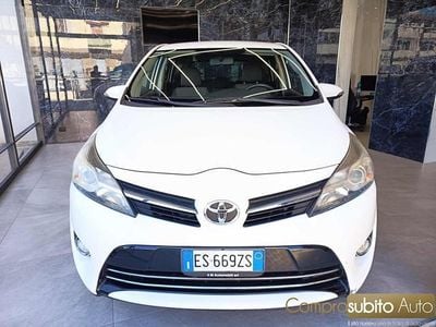 Usata Toyota Verso Active 132 CV (97 kW) 2013 Bianco Monovolume