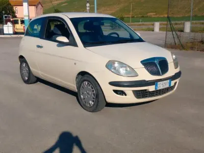 Usata Lancia Ypsilon 69 CV (50 kW) 2005 Giallo Utilitaria