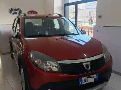 Gebraucht Dacia Sandero Stepway 88 PS (64 kW) 2012 Rot Limousine