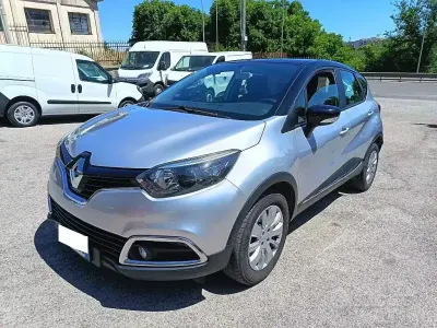 Käytetty Renault Captur 90 HP (66 kW) 2015 Harmaa Katumaasturi