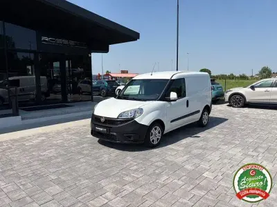 Usata Fiat Doblò 105 CV (77 kW) 2016 Bianco Monovolume