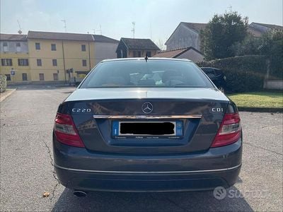 Usata Mercedes C220 Elegance 170 CV (125 kW) 2010 Grigio Berlina
