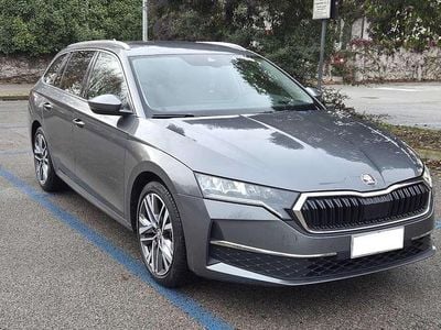 Grigio Usata 2024 Skoda Octavia Style Station wagon | 25.900 € (Buon prezzo)