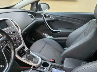 Usata Opel Astra GTC 165 CV (121 kW) 2012 Bianco Coupé