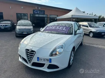 Usata Alfa Romeo Giulietta Distinctive 105 CV (77 kW) 2012 Bianco Utilitaria