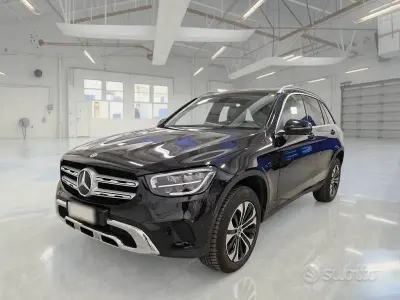 Käytetty Mercedes GLC300e Business 211 HP (155 kW) 2021 Musta Katumaasturi