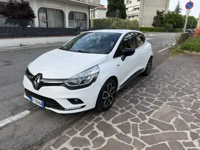 Usado Renault Clio IV Life 90 CV (66 kW) 2019 Blanco Berlina