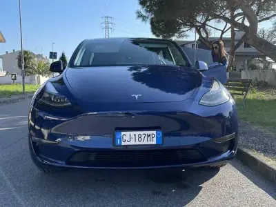 Usata Tesla Model Y Long Range AWD 152 kW (208 CV) 2022 Blu SUV