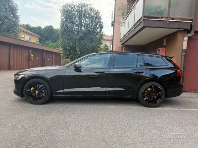 Usata Volvo V60 150 CV (110 kW) 2020 Nero Station wagon