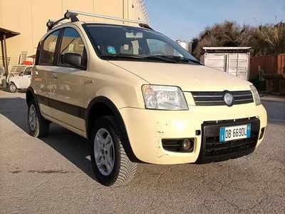 Usado Fiat Panda 4x4 Climbing 69 CV (50 kW) 2006 Amarillo Utilitario