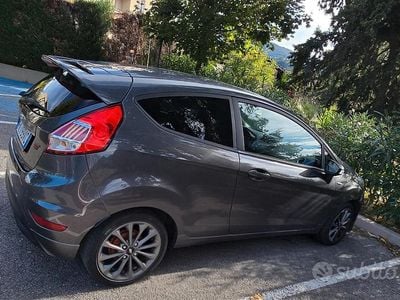 Grigio Usata 2017 Ford Fiesta ST-Line Berlina | 6500 €