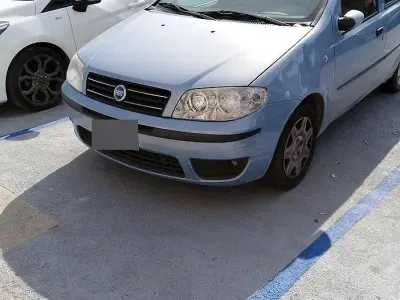 Usata Fiat Punto Dynamic 69 CV (50 kW) 2006 Bluazzurro Utilitaria
