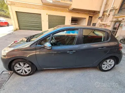 Usata Peugeot 208 Active 68 CV (50 kW) 2013 Grigio Utilitaria