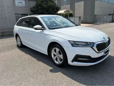 Usata Skoda Octavia Executive 116 CV (85 kW) 2022 Bianco Station wagon