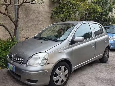 Usata Toyota Yaris 2004 Grigio Berlina