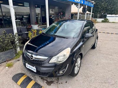 Begagnad Opel Corsa Edition 75 HK (55 kW) 2012 Svart Halvkombi