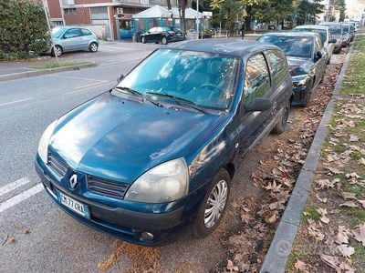 Usata Renault Clio II 60 CV (44 kW) 2004 Blu Berlina