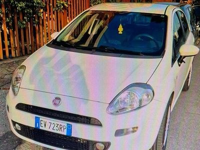 Usata Fiat Punto Street 75 CV (55 kW) 2013 Bianco Utilitaria