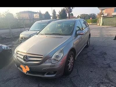 Usata Mercedes R320 224 CV (164 kW) 2007 Grigio Monovolume
