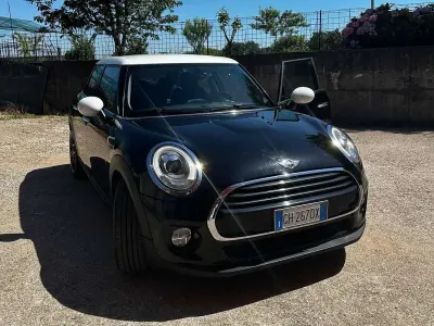 Usata Mini Cooper D Business 116 CV (85 kW) 2017 Nero Utilitaria