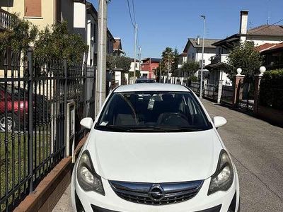 Usata Opel Corsa Edition 86 CV (63 kW) 2014 Berlina