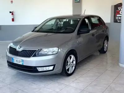 Usata Skoda Rapid Elegance 90 CV (66 kW) 2014 Grigio Utilitaria