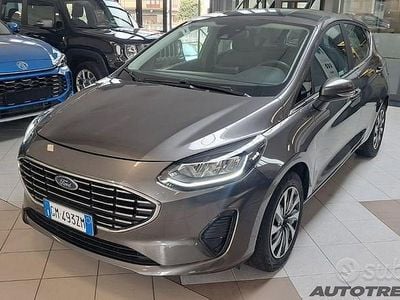 Begagnad Ford Fiesta Titanium 75 HK (55 kW) 2023 Grå Halvkombi