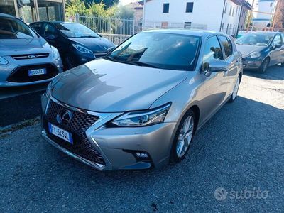 Lexus CT200h