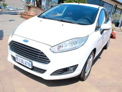 Usata Ford Fiesta Titanium 95 CV (69 kW) 2015 Bianco Utilitaria