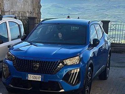 Usata Peugeot 2008 Allure 100 CV (73 kW) 2024 Blu SUV