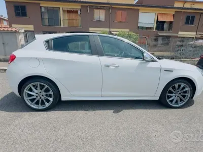 Usata Alfa Romeo Giulietta 105 CV (77 kW) 2010 Bianco Utilitaria