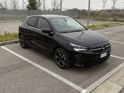 Usata Opel Corsa Elegance 101 CV (74 kW) 2021 Utilitaria