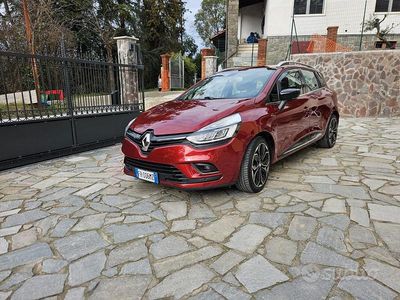 Begagnad Renault Clio IV 2018 Röd Sedan