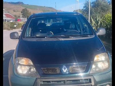 Verde Usata 2016 Renault Scénic III SUV | 1800 €