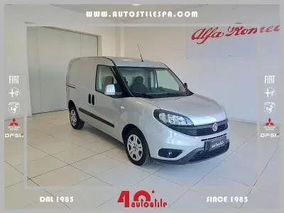 Usata Fiat Doblò Lounge 105 CV (77 kW) 2022 Grigio Monovolume