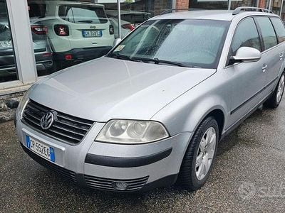 Usata VW Passat 131 CV (96 kW) 2004 Grigio Station wagon