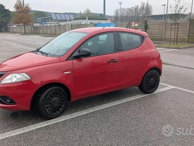 Usata Lancia Ypsilon Gold 69 CV (50 kW) 2020 Rosso Utilitaria