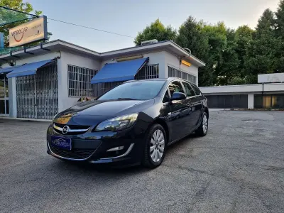 Usata Opel Astra Cosmo 131 CV (96 kW) 2014 Nero Station wagon