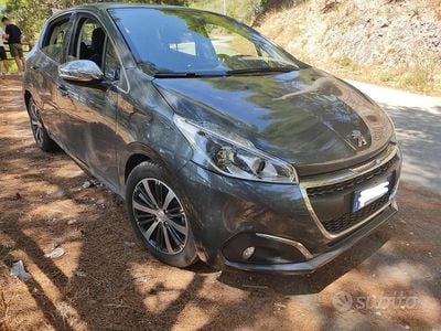 Usata Peugeot 208 Allure 82 CV (60 kW) 2017 Grigio Utilitaria