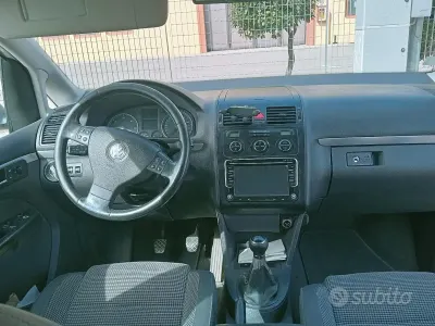 Usata VW Touran 140 CV (102 kW) 2004 Grigio Monovolume