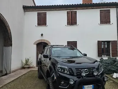 Usata Nissan Navara 190 CV (139 kW) 2025 Nero Pick-up
