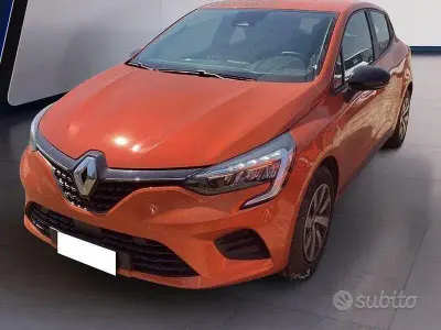 Usata Renault Clio V Equilibre 66 CV (48 kW) 2023 Arancione Berlina