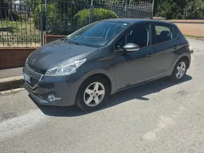 Usata Peugeot 208 82 CV (60 kW) 2014 Grigio Utilitaria