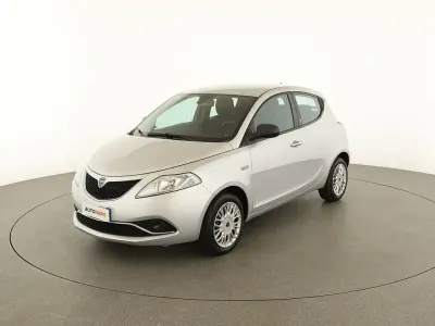Usata Lancia Ypsilon Silver 70 CV (51 kW) 2017 Argento Utilitaria