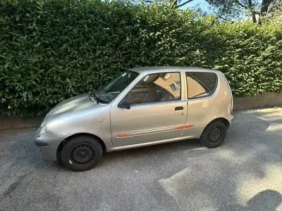 Usata Fiat 600 54 CV (39 kW) 2001 Grigio Berlina