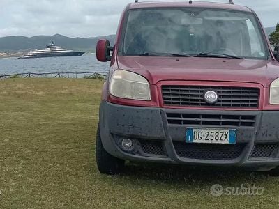 Begagnad Fiat Doblò Family 85 HK (62 kW) 2007 Röd Minibuss